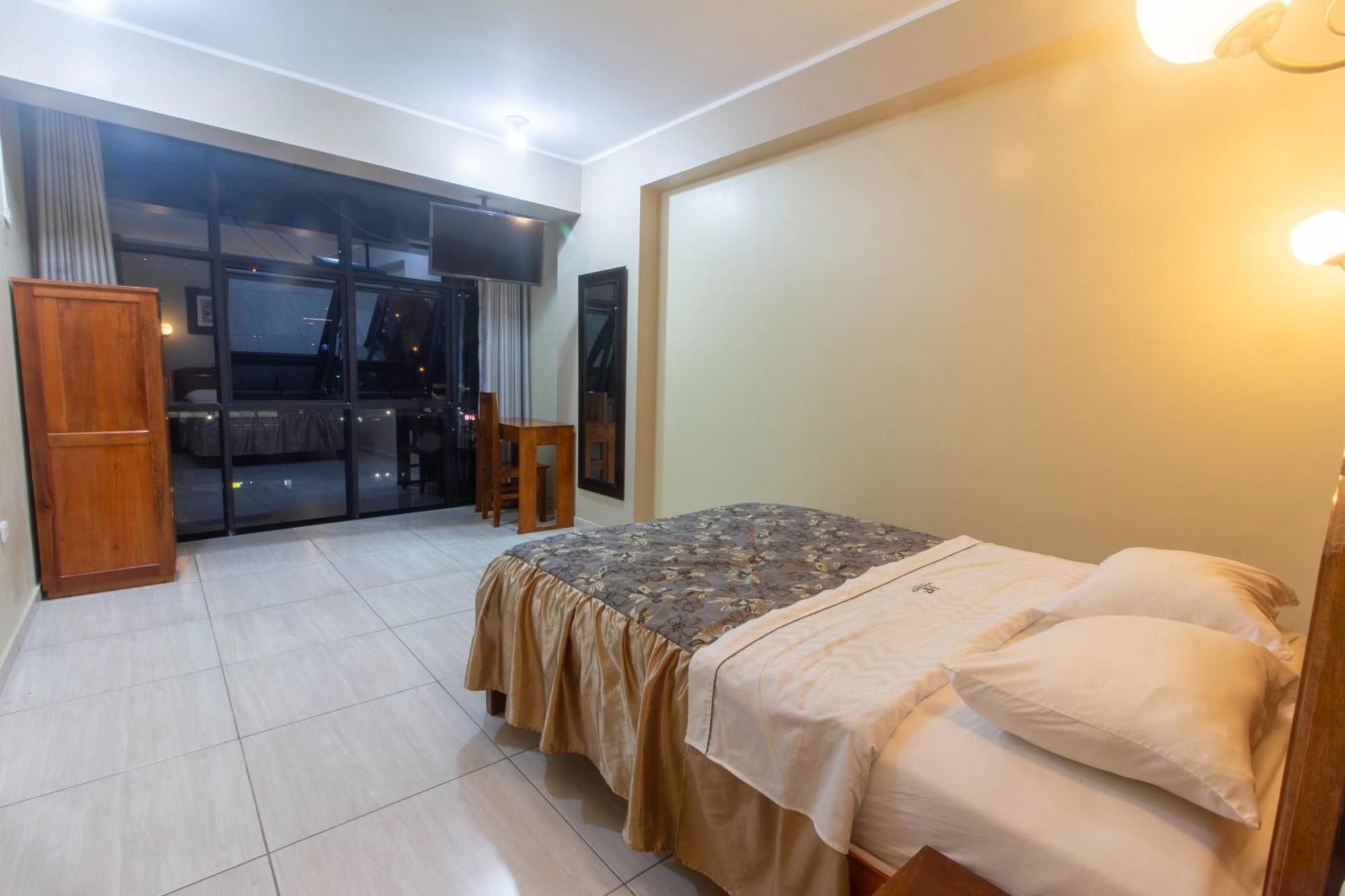 Hotel Luxor - La Merced La Merced  Ngoại thất bức ảnh